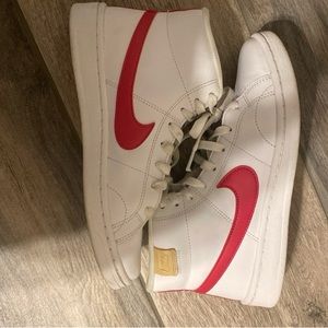 WOMEN'S NIKE COURT ROYALE 2 MID SNEAKERS